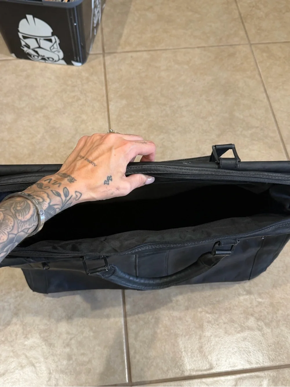 Men's Black Leather Duffel Bag with Front Zip Pockets